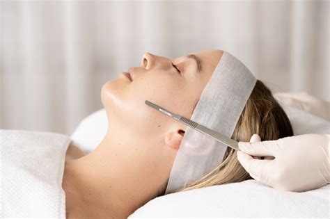 dermaplane canton ohio By removing built-up dead skin cells and hair, dermaplaning helps treat areas of skin discoloration, soften surface irregularities, stimulate collagen production, and tighten the pores to give your skin a smoother, brighter appearance